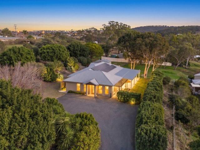 Modern family home on a huge block, just minutes from Toowoomba CBD!