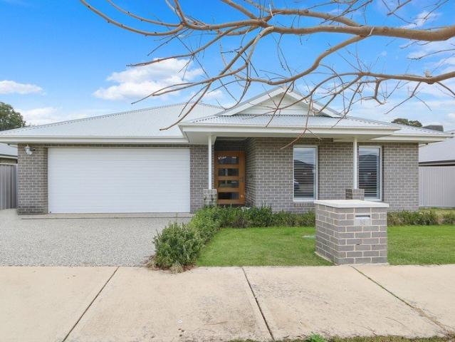 Modern Family Home Offering Space, Style and Comfort!