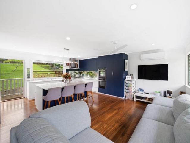 Modern Family Home Opposite Parklands