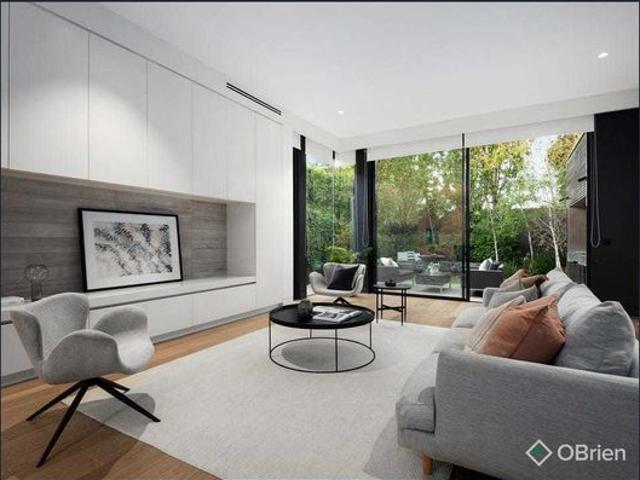 Modern Family Home Moments from Hampton Beach