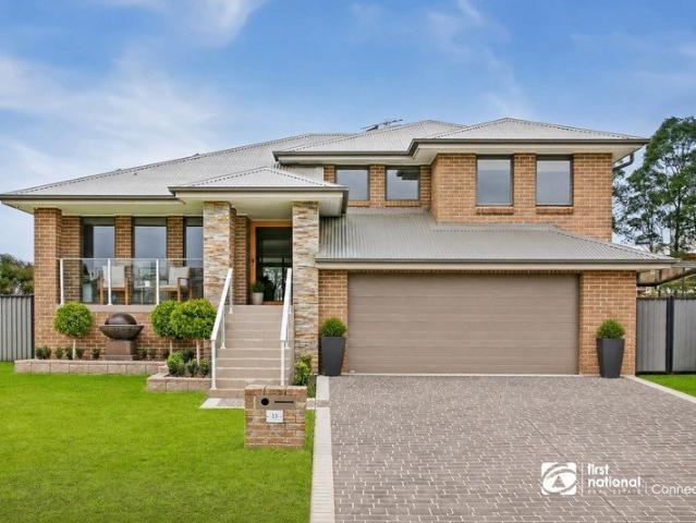 MODERN FAMILY HOME, MASSIVE BLOCK & POOL!