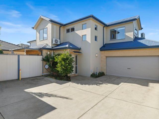 Modern family home, minutes to the beach