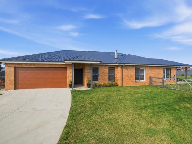 Modern Family Home, Spacious Block, Ideal Location