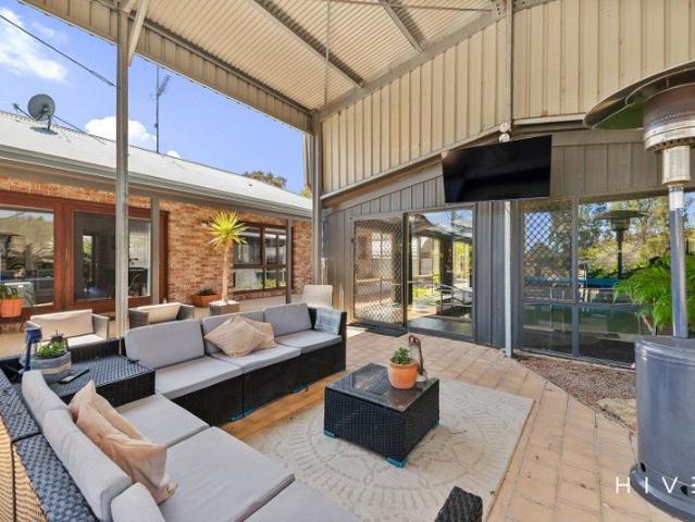 Modern Family Home PLUS A Self Contained Granny Flat/Studio