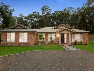 Modern Family Home Privately Positioned Among the Gumtrees