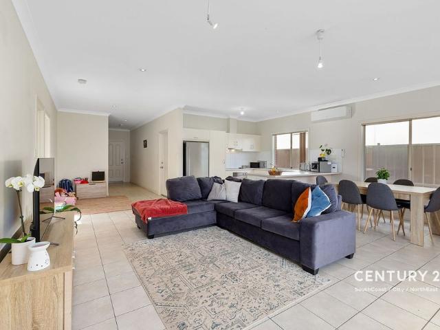 Modern Family Home – Walk to the Beach & Local Amenities