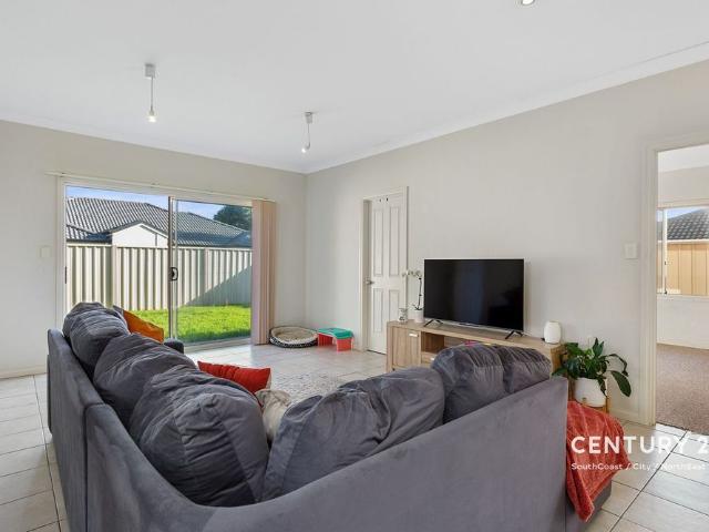 Modern Family Home – Walk to the Beach & Local Amenities