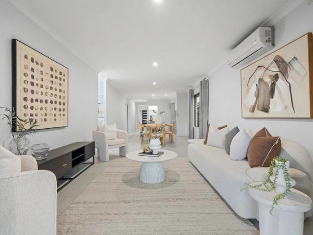 Modern Family Home with 5 Air Cons and 2.6m high ceiling