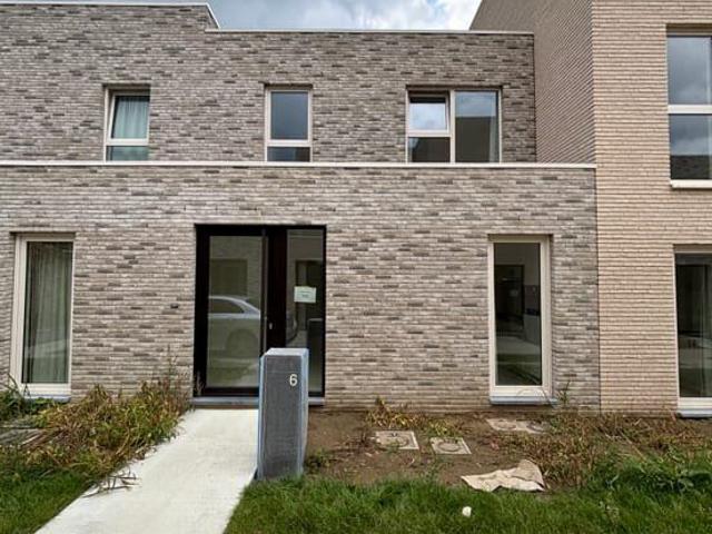Modern family home with 3 bedrooms, underground parking s.
