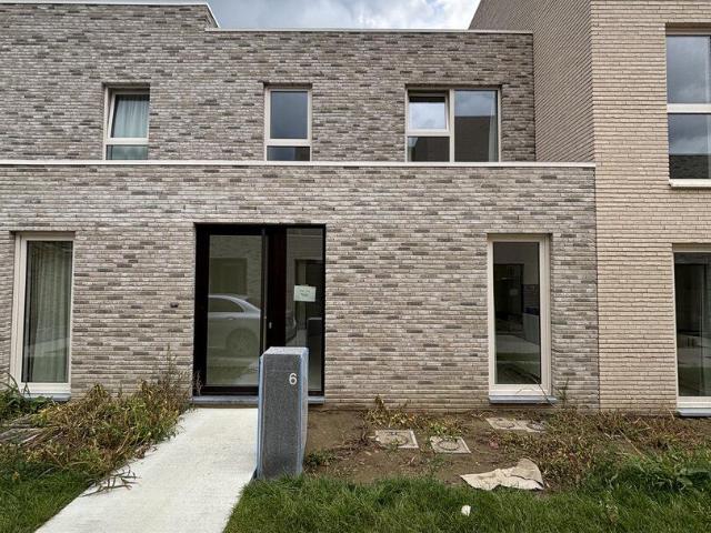 Modern family home with 3 bedrooms, underground parking s.