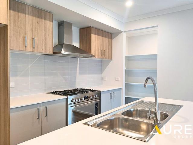 Modern Family Home with Two Master Bed w Ensuites in the Heart of Beveridge – Now Available for Rent