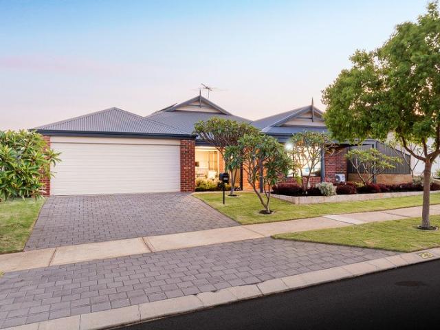 MODERN FAMILY HOME WITH A SPARKLING POOL AND A BACKYARD BUILT FOR ENTERTAINING!