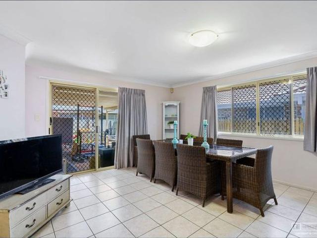 Modern Family Home with Air Conditioning and Solar – 4 Bedrooms and 3 Bathrooms $895pw