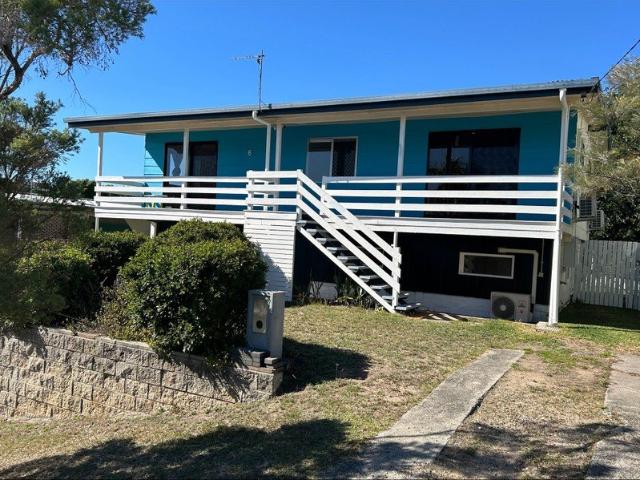MODERN FAMILY HOME WITH AIR CONDITIONING, SECURE PARKING AND A LOW MAINTENANCE YARD!
