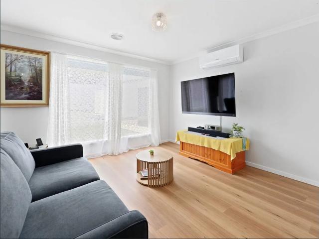 Modern Family Home with Caravan Access