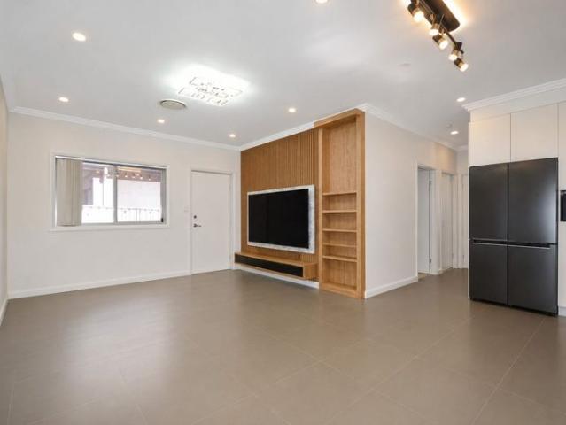 Modern Family Home with Ducted Air Conditioner!