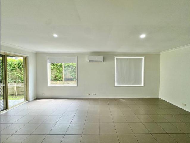Modern Family Home With Easy Access to M1 Motorway!