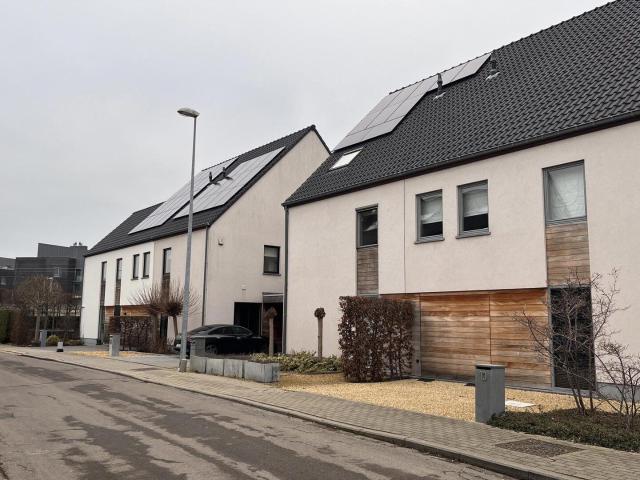 Modern family home with garden in Herent
