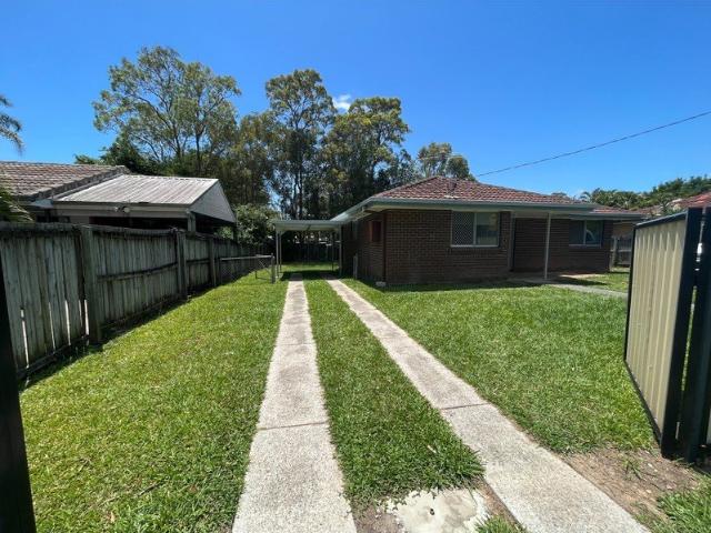 Modern Family Home with Large Fenced Yard in Eagleby