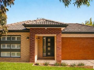 Modern Family Home with library study close to Primary School