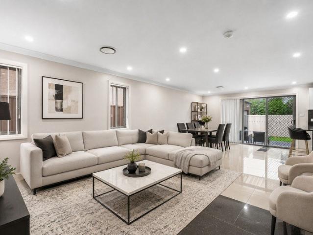 MODERN FAMILY HOME WITH MULTIPLE LIVING SPACES!