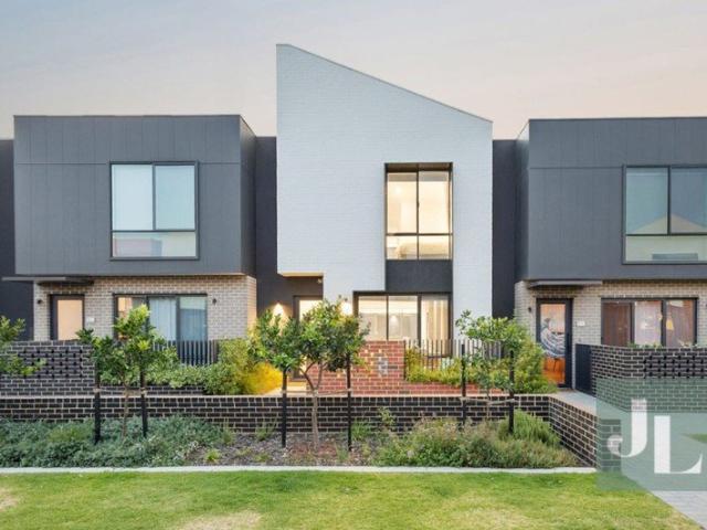 Modern Family Home with Self Contained Studio