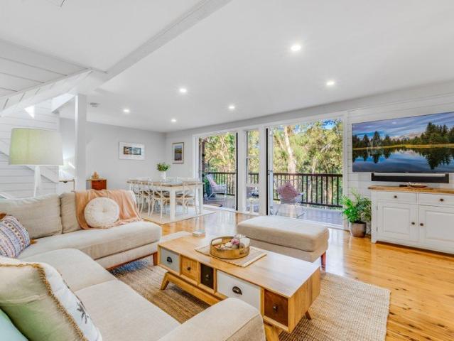 Modern family home with separate self contained accommodation, Beecroft Public zone