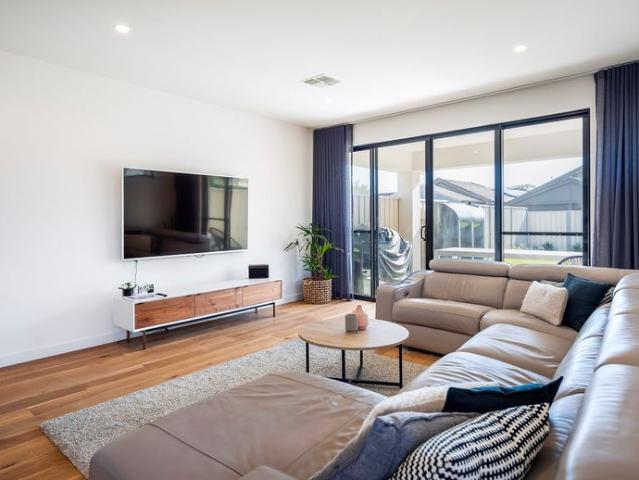 Modern Family Home with Solar & Alfresco