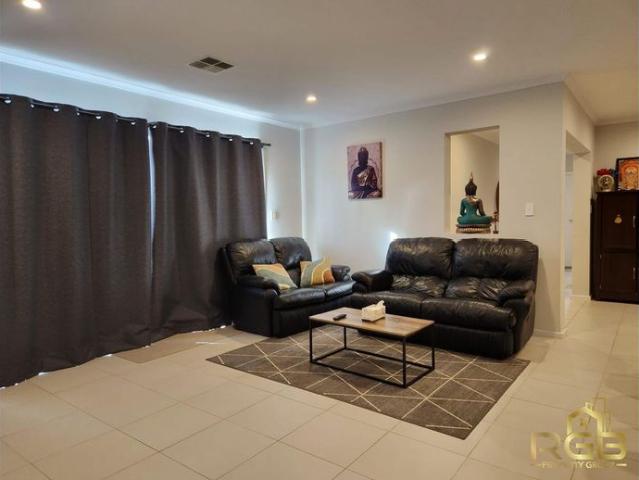 Modern Family Home with Solar Savings in Prime Eyre Location.!