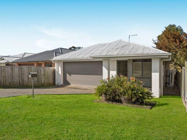 4 Bedrooms Plus Study With A/C Modern Family Living In Prime Location