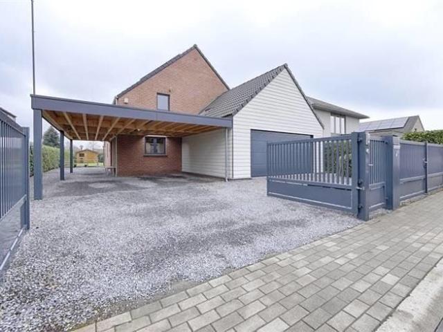 Modern Family Home with Spacious Garden