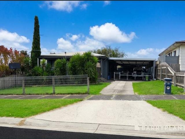 Modern Family Home with Spacious Parking, Workshop & Stylish Updates
