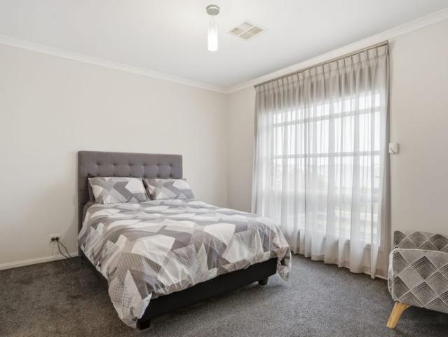 Modern Family Home with Stunning Views in Springwood Estate
