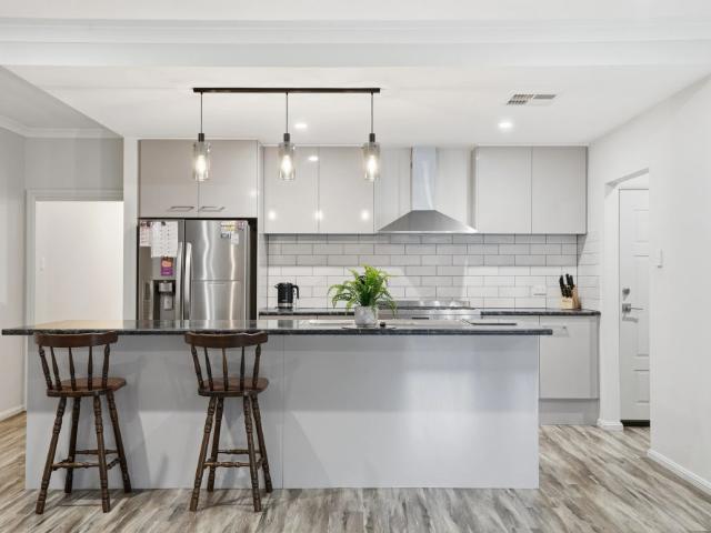 Modern Family Home with Stunning Views in Springwood Estate