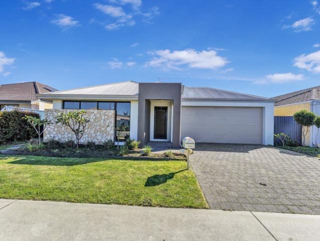 Modern Family Home Vacant and Ready to Move In Or Lease Out!