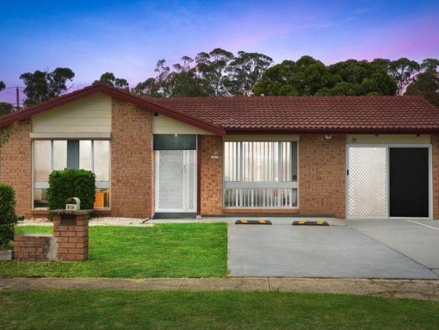 MODERN FAMILY HOUSE AND GRANNY FLAT IN BEST LOCALE OF PLUMPTON