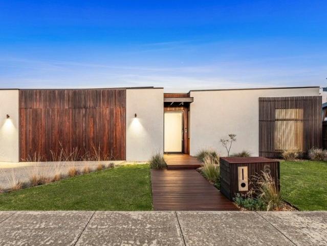 Modern Family Luxury with Poolside Entertaining