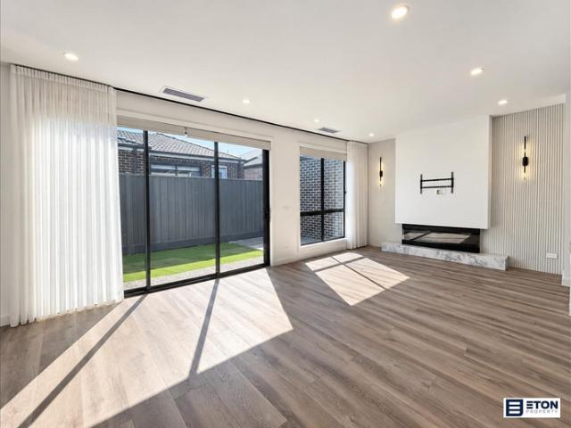 Modern Family Luxury with Two Ensuites & Second Kitchen