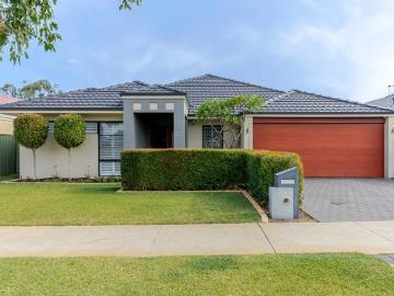 Modern Family Luxury with Theatre & Heated Pool
