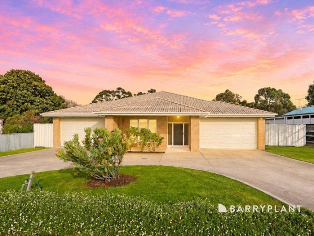 Modern Family Luxury on Half an Acre