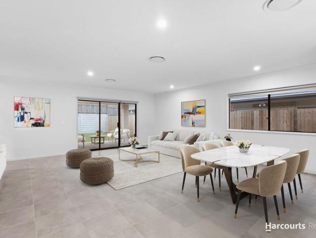 MODERN FAMILY LIVING