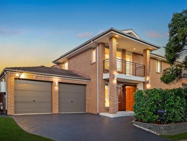Modern Family Living Walk to Shops, Parks and Express City Transport