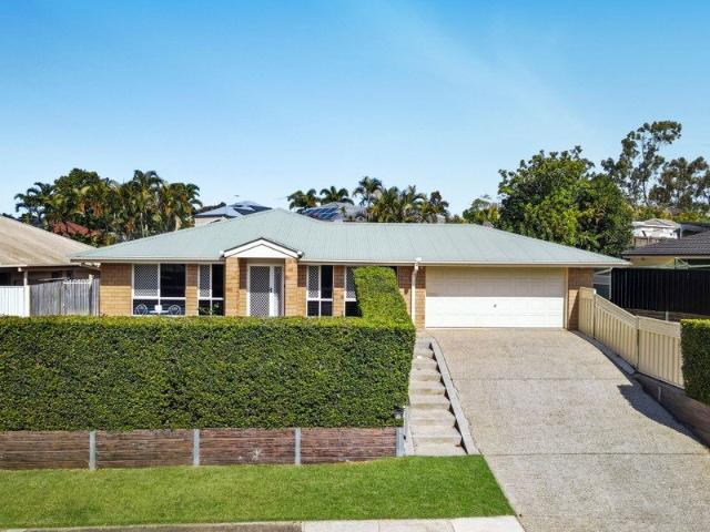Modern Family Living with a Brand New Kitchen & New Pool