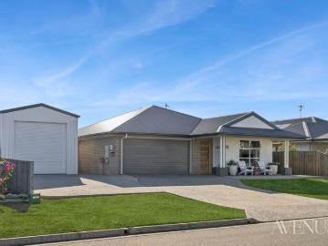 Modern Family Living with a Huge Five Bay Shed and Caravan Accommodation
