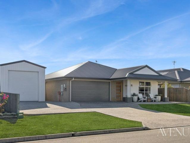 Modern Family Living with a Huge Five Bay Shed and Caravan Accommodation
