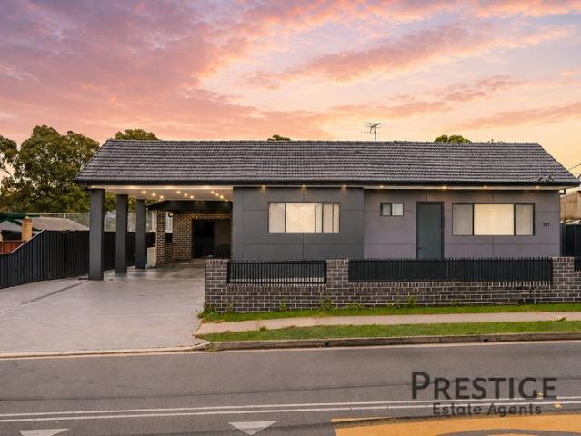 Modern Family Living with a Near New Granny Flat