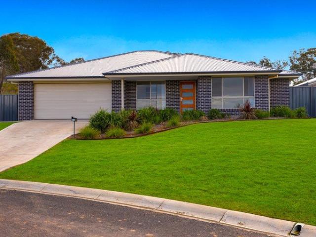 Modern Family Living with a Peaceful Bushland Backdrop