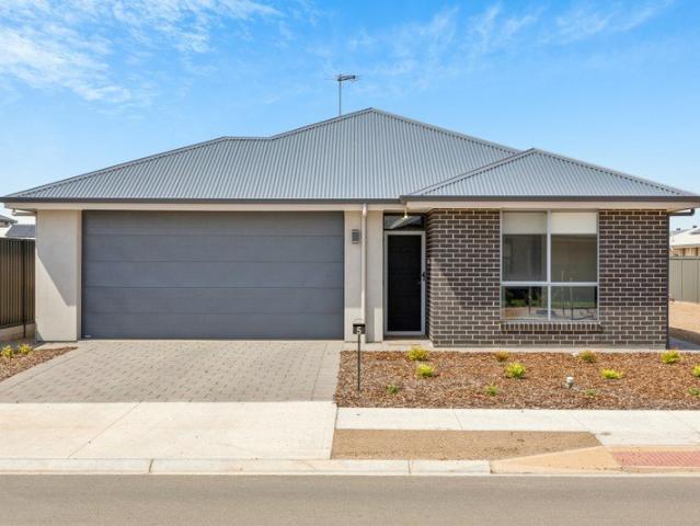 Modern Family Living with Ample Parking