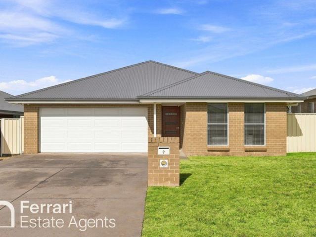 Modern Family Living with Big Backyard in Ploughmans Hill Estate