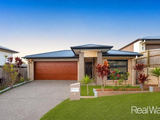 Modern Family Living with Ducted Air Conditioning, Solar & a Separate Media Room